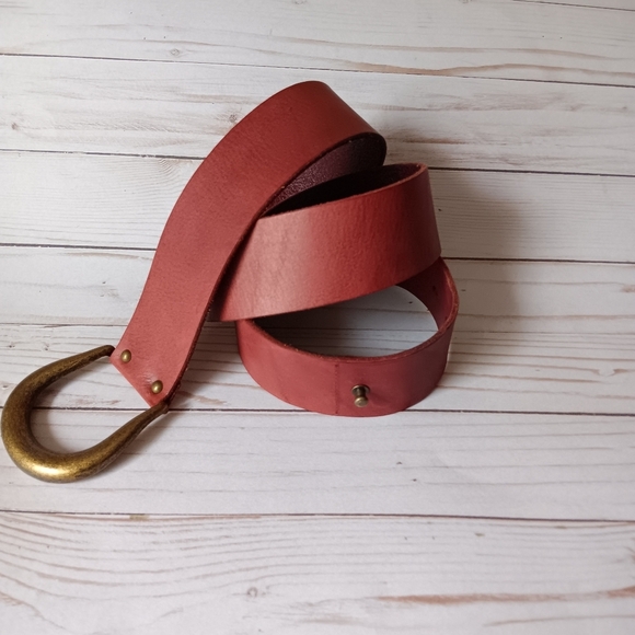 GAP Accessories - GAP Burgundy Leather Belt Brass Tone Buckle Women's Large